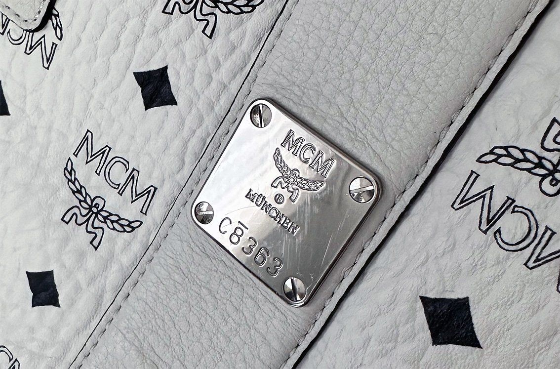 Mcm Borse da donna: MCM Liz Reversible Shopper Medium in White Visetos – Usato da Au SG venduto da nic_7wpf 6