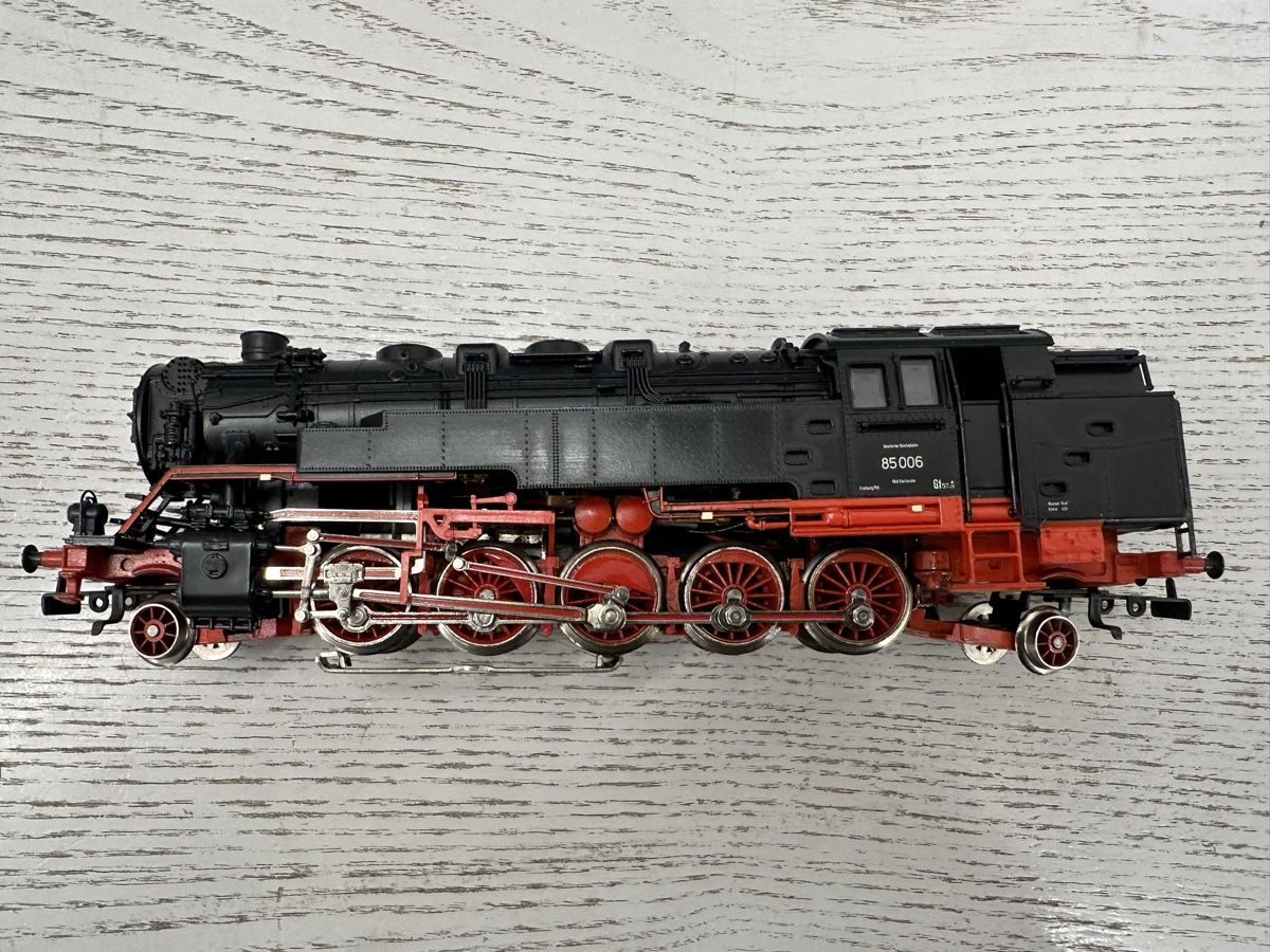 Märklin Modellini di ferrovie: Märklin 3308 DB BR 85 Tenderlok – Usato da Lupsingen venduto da New-Haven 2