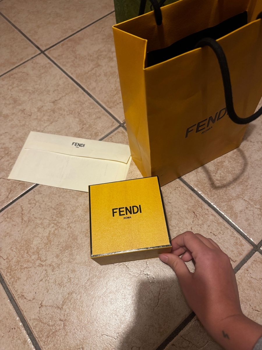 Fendi Orecchini pendenti & Orecchini a lobo: Original Fendi O'Lock Ohrringe – Nuovo e nell'imballaggio originale da Winterthur venduto da lin_5f3h 4