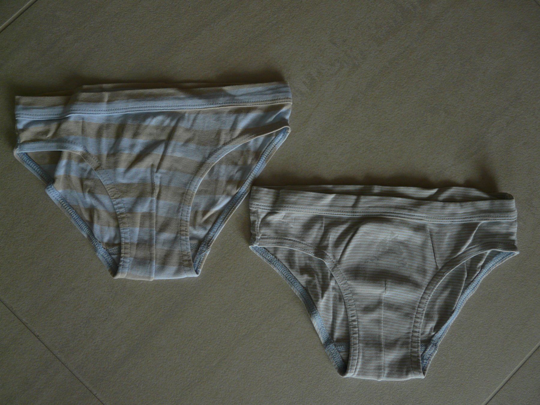 Petit Bateau Unterwäsche: Lot 2 slips Petit Bateau 128 – Gebraucht aus ERLINSBACH von doudouce