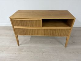 Vintage-Holzsideboard aus den 60er- bis 70er-Jahren.