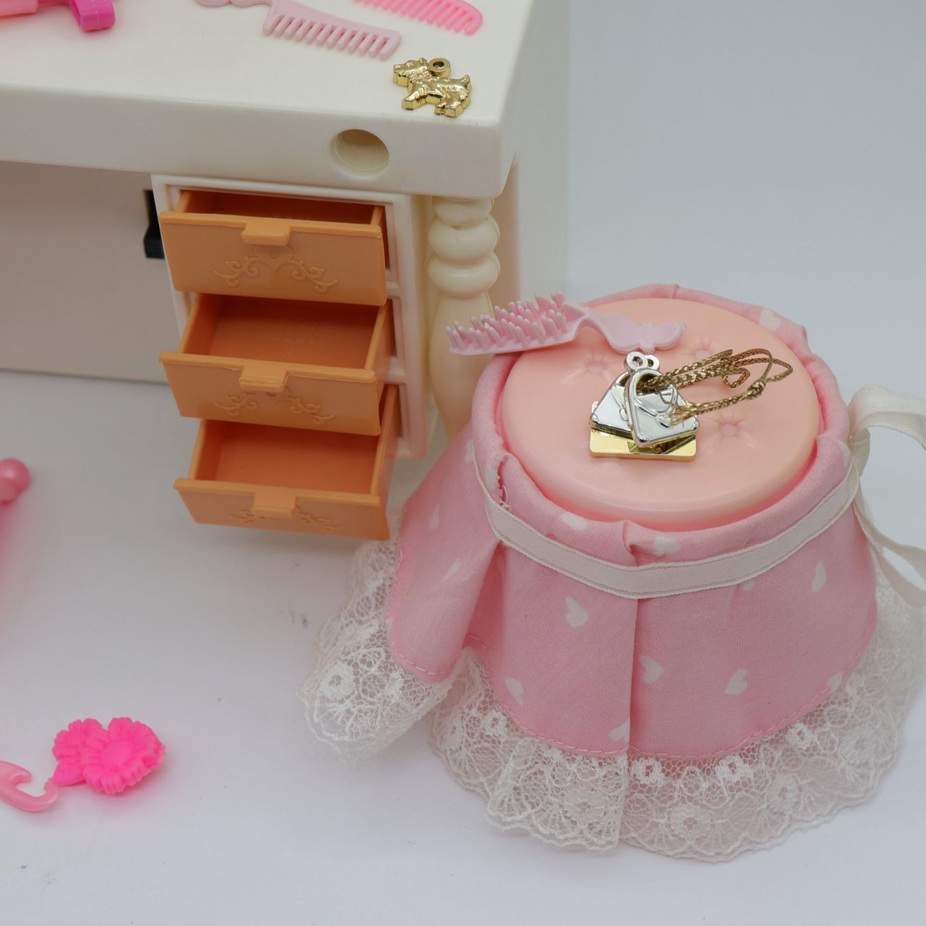 Barbie Case e mobili per bambole: Mattel Barbie Frisierkommode – Usato da Volketswil venduto da brockipfannenstil 5