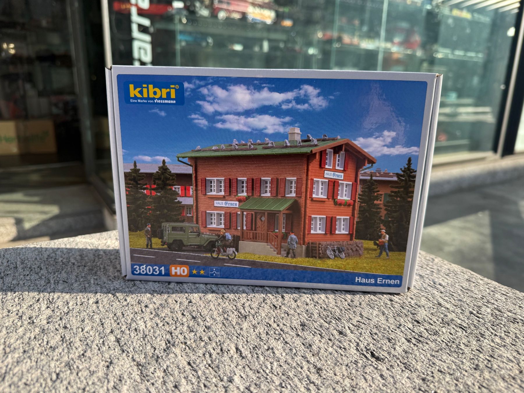 Kibri Modellini di ferrovie: Kibri 38031 H0 Haus Ernen – Nuovo e nell'imballaggio originale da Chiasso venduto da Carrara-Modellismo
