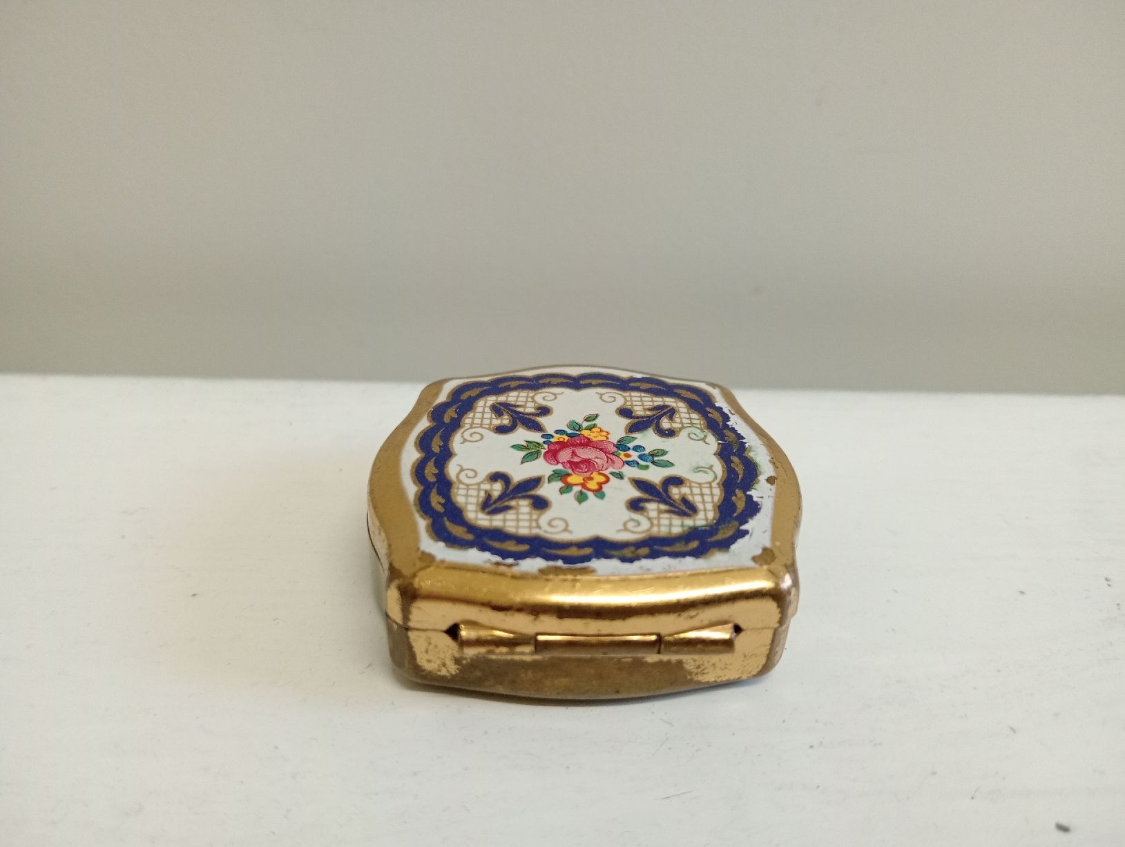 Altro in Cosmetici & Cura: Stratton Vintage  Tabletten Pillendose  Messing Blumenmotiv – Usato da Allschwil venduto da Evgeniia78 3