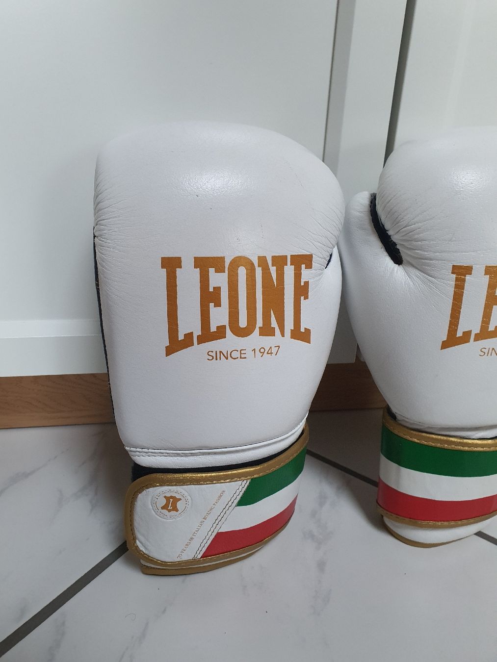Handschuhe & Handstulpen: Boxhandschuhe LEONE Grösse 10/L ab CHF 25.-! – Gebraucht aus Ganterschwil von shokobons123 1