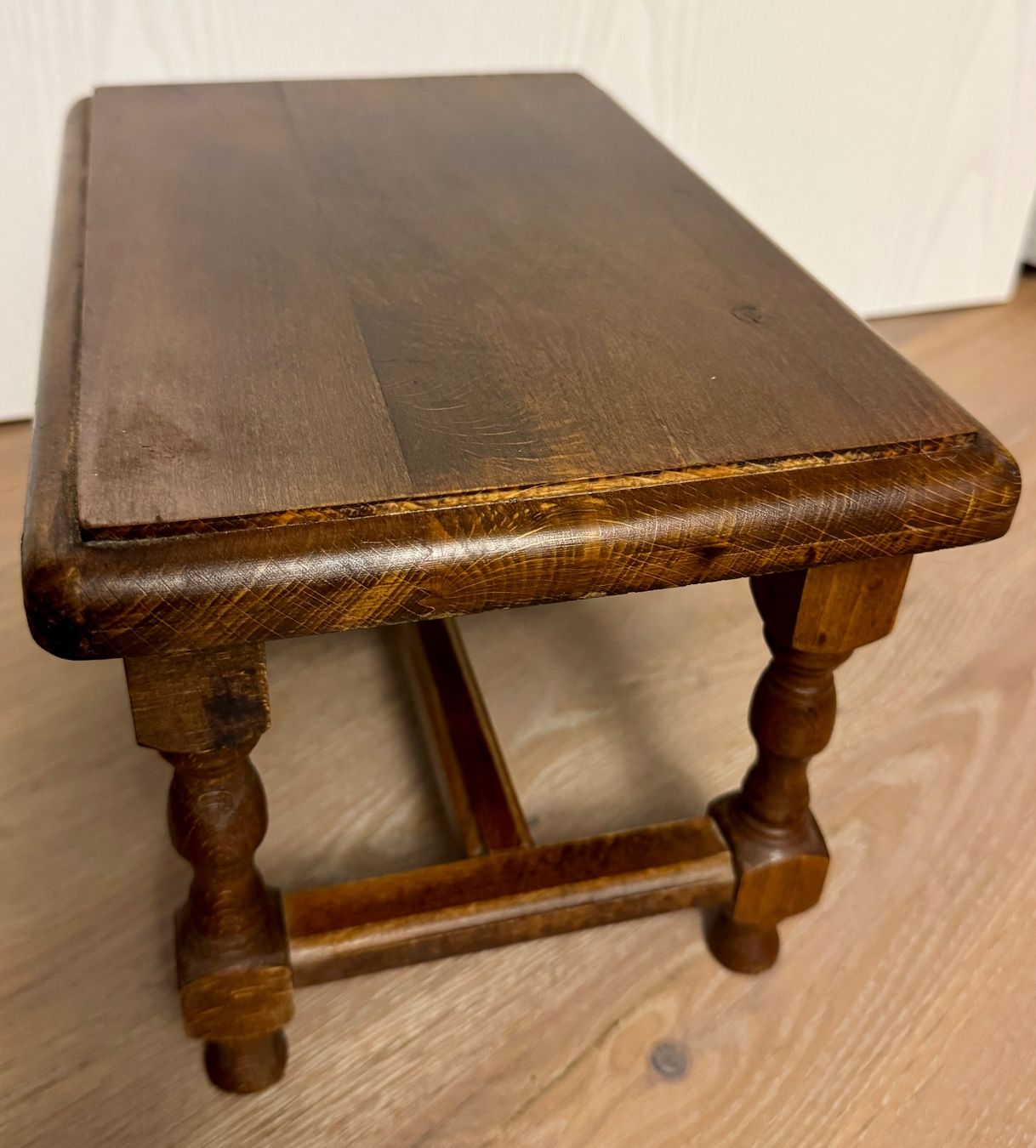 Hocker: Herziges, altes Schemeli Hocker Schemel alt Holz – Gebraucht aus Rothrist von Luckywinner 4