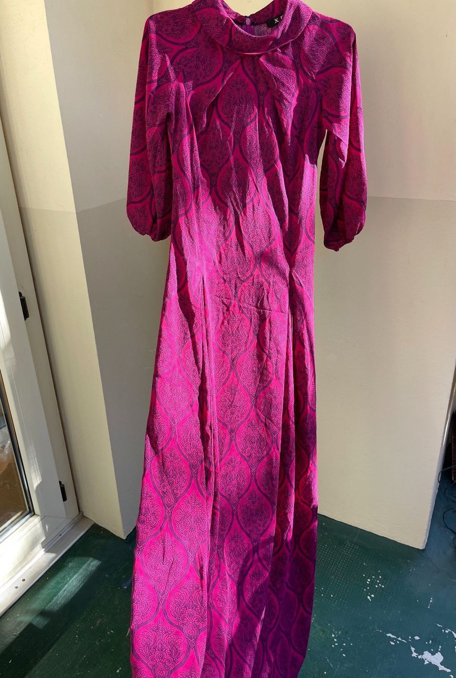 Vestiti: Jolie robe longue avec manches longues – Nuovo (secondo la descrizione) da Genève venduto da Annilu 1