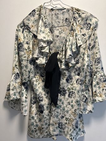BEAUTIFUL Blouse Floral Ruffle, Cute & Elegant No IRON