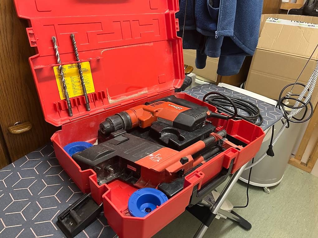 Tutte le macchine: Hilti Bohrmaschine – Usato da Bremgarten b. Bern venduto da Rebollo1 2