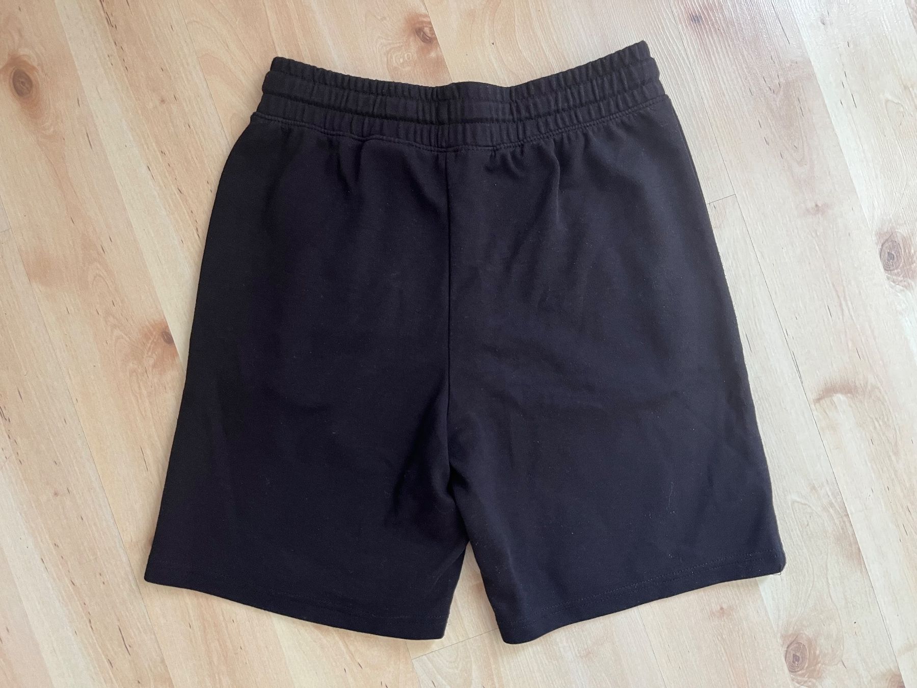H&M Pantaloni: Shorts H+M 158 neuwertig – Usato da Schwanden GL venduto da Leemueller 1