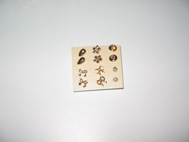 6 Paar Ohrstecker goldfarbig (u.a. Tropfen, Blume, Schleife)