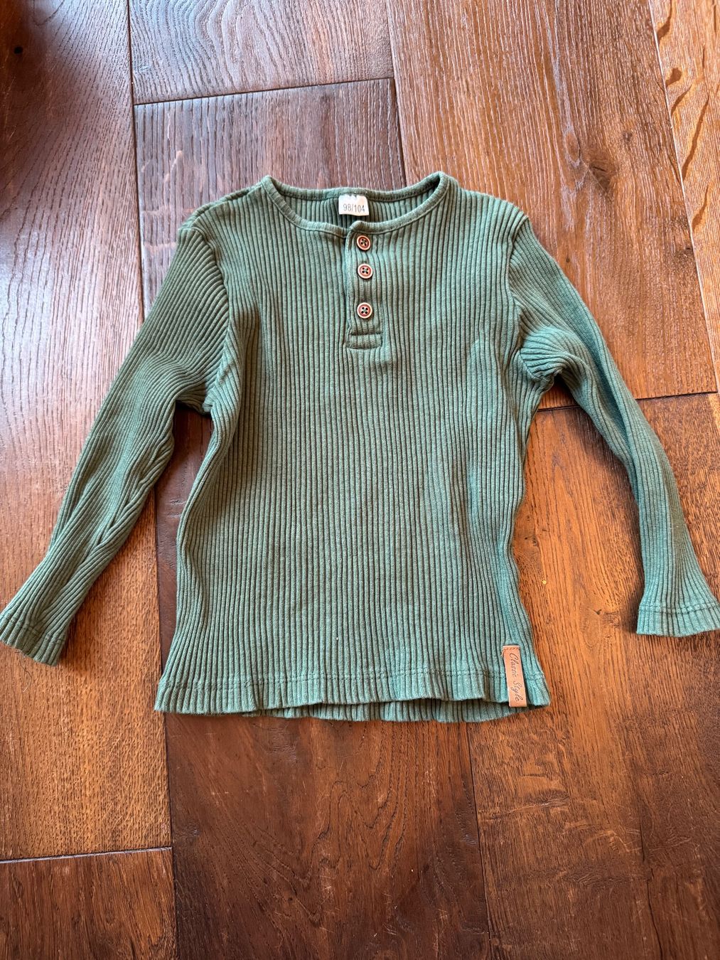 Camicie, T-shirt & Polo: Langarmshirt gerippt Gr. 98/104 – Usato da Esslingen venduto da DrBootje