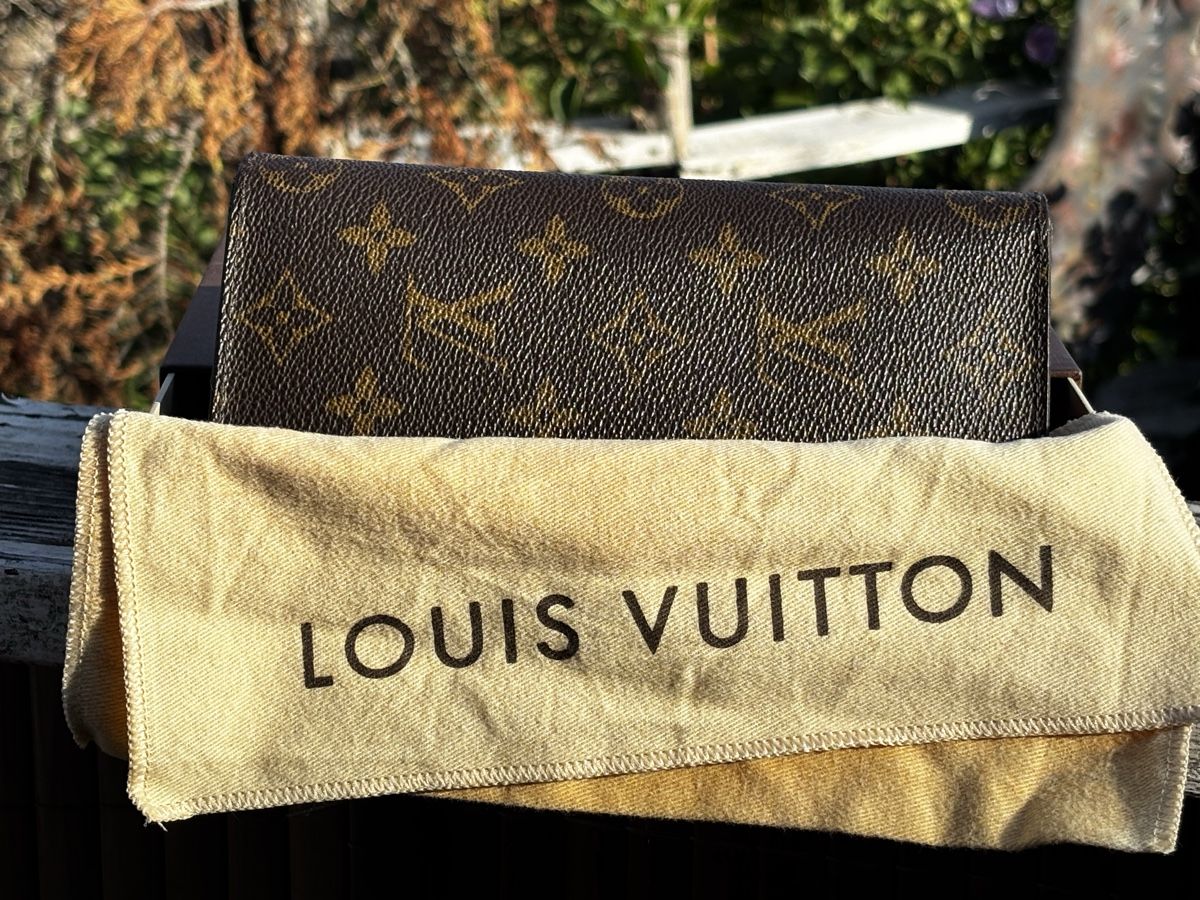 Louis Vuitton Portemonnaies: Louis Vuitton Brazza Monogram  – D'occasion à Walterswil SO par Sunshineyupi