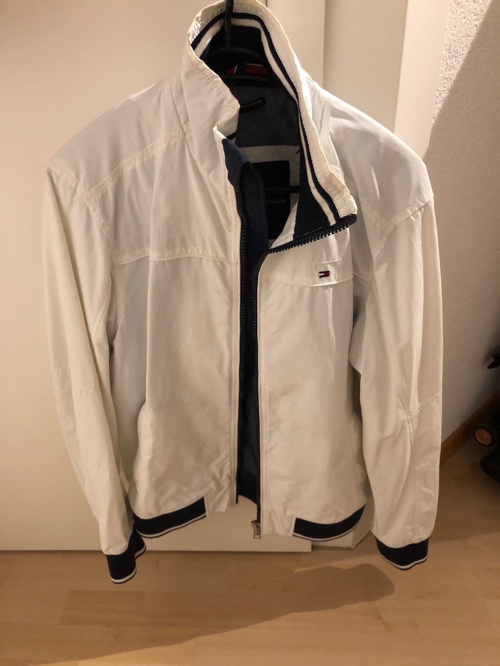 Tommy Hilfiger Giacche: Tommy Hilfiger Jacke Grösse M – Nuovo (secondo la descrizione) da Safenwil venduto da Johnwick1986 1