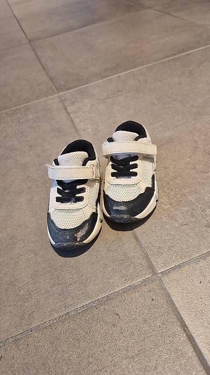 Schuhe für Jungen: Sportschuhe/ sneaker gr.22 – Gebraucht aus Watt von aLaMerr