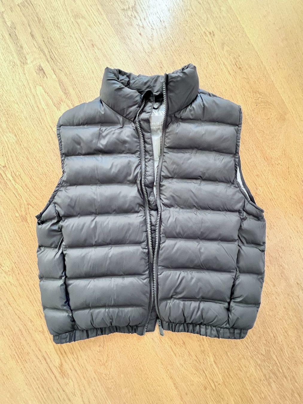 Zara Altro abbigliamento per bambino: Stepp-Weste / Gilet von Zara, Gr. 152, anthrazit – Usato da Kloten venduto da sanibunny
