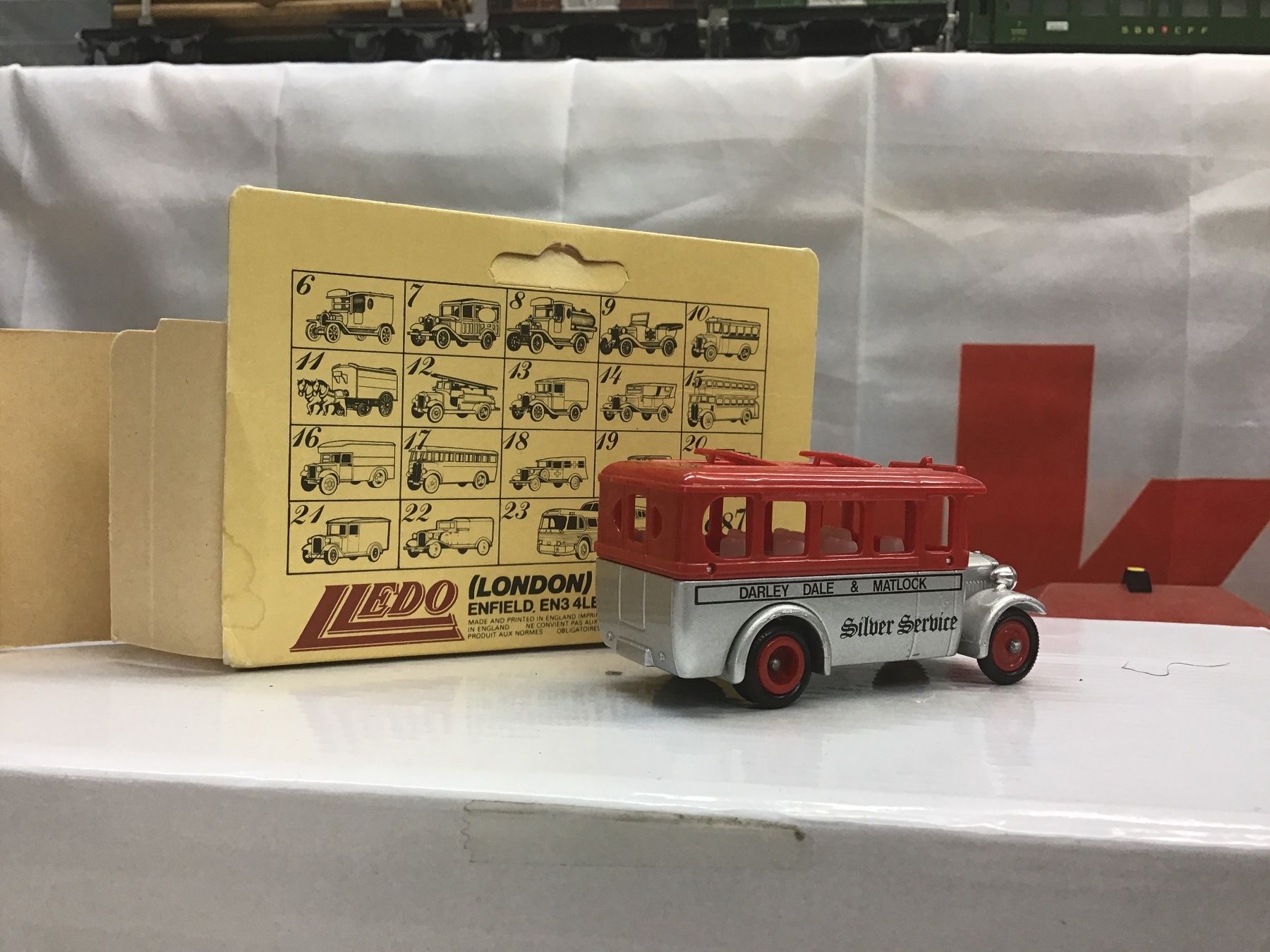 Modellini d'auto: Lledo Days Gone Modellauto Bus "Silver Service", neuwertig – Nuovo e nell'imballaggio originale da Männedorf venduto da Modelle-aller-Art 1