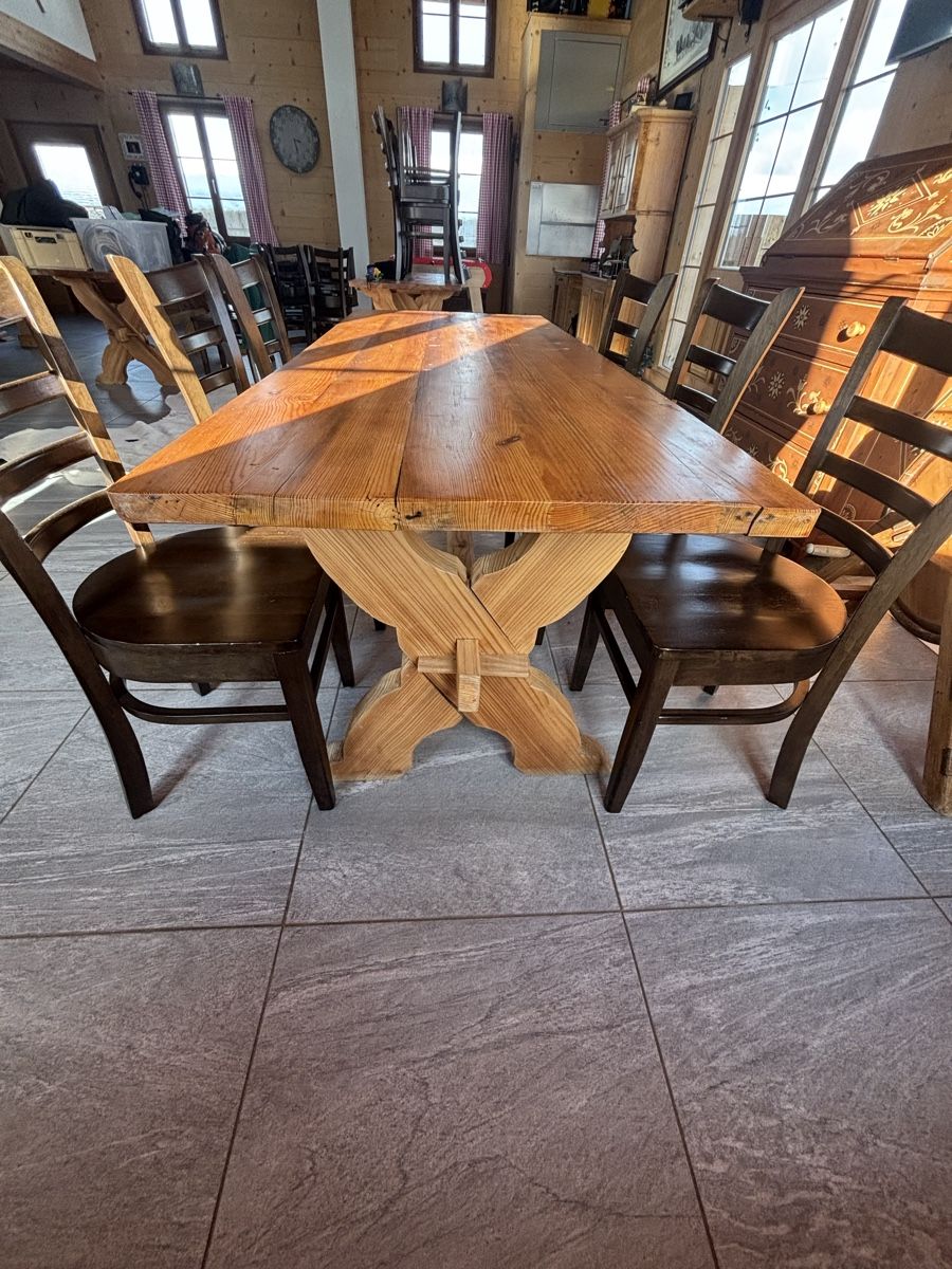 Set di tavolo e panche: Sets de tables et chaises – Usato da La Lécherette venduto da planina12 1