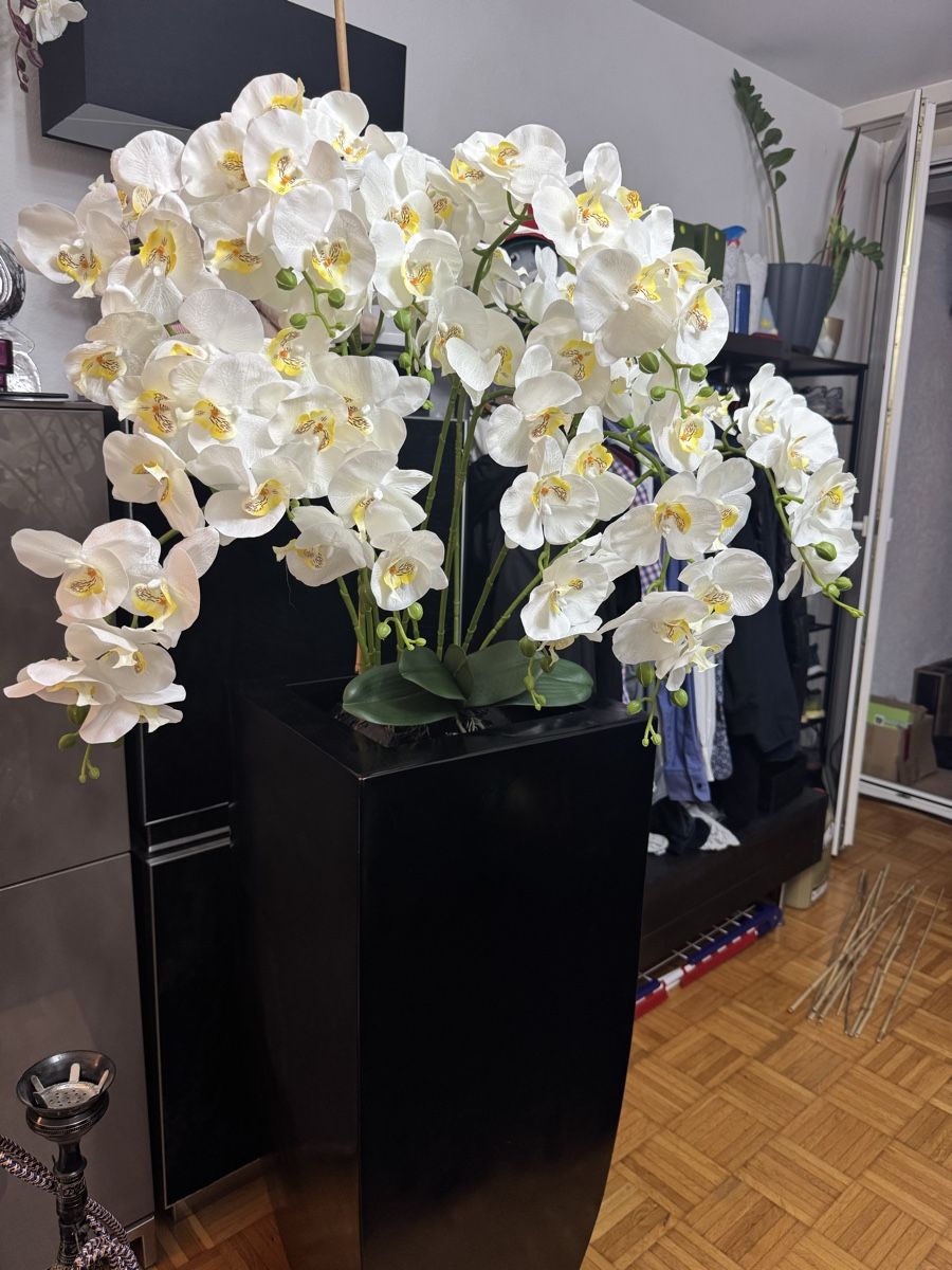 Vasen & Gefässe: Bodenvase mit künstliche Orchideen XXL – Gebraucht aus Zürich von Privat4444 2
