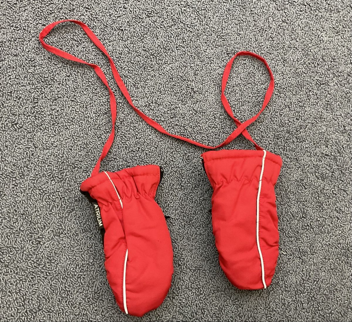 Guanti: Babyhandschuhe, rot – Usato da Niederteufen venduto da sicmu