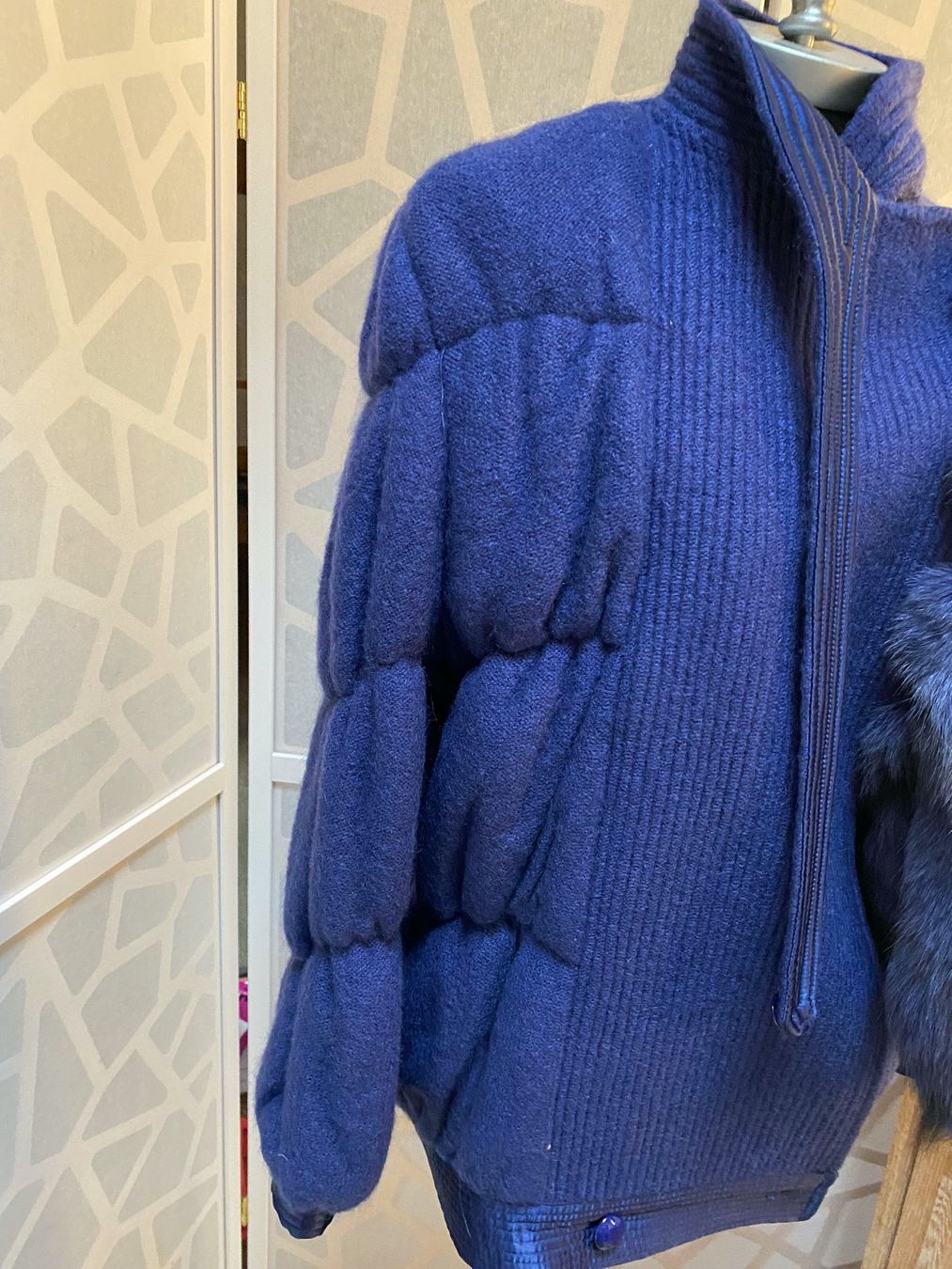 Gianfranco Ferre Giacche: Belle veste GIANFRANCO FERRE avec fourrure. IT46 – Nuovo (secondo la descrizione) da Grund b. Gstaad venduto da PlageNeige 5