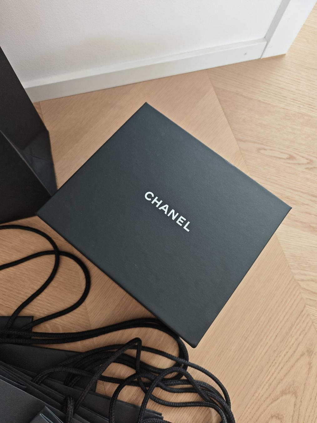 Chanel Taschen für Damen: CHANEL & HERMÈS Boxen & Papiertaschen – Gebraucht aus Erlenbach ZH von nlh 4