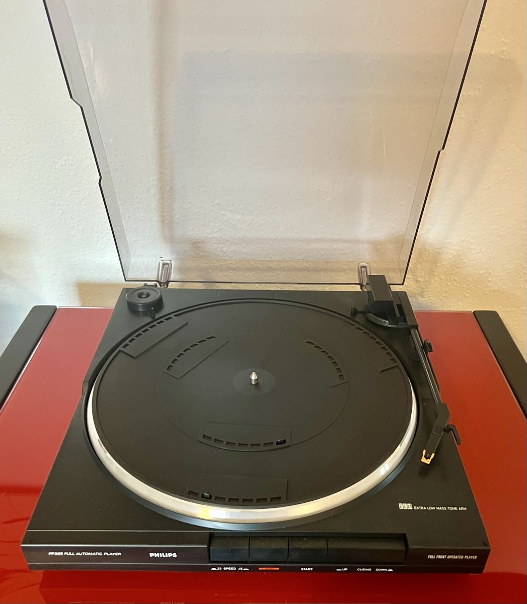 NorStone Wandhalterungen: Norstone Hi-Fi Rack/CD-Player/Verstärker/Plattenspieler – Gebraucht aus Hunzenschwil von Madachica 1