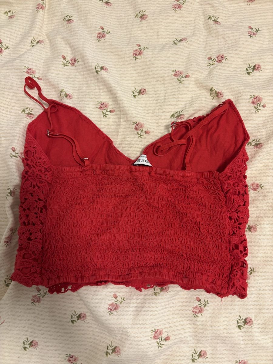 Stradivarius Top: Red Stradivarius Lace Cami Top - XS – Usato da Steinhausen venduto da zgo_6dc6 2