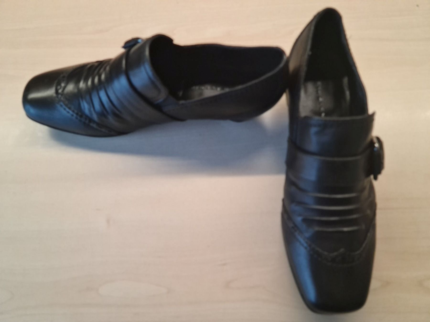 Damenschuhe: Damenhalbschuh 5th Avenue Gr. 38 – Gebraucht aus Zürich von Agios 1