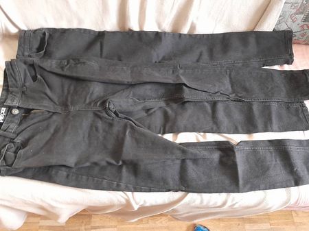 2 Paar Hosen gr. M, (allerdings finde ich XS,S)