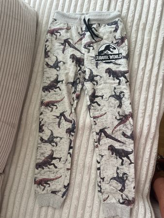 JURASSIC PARK DINO TRAINERHOSE NEUWERTIG GR 128