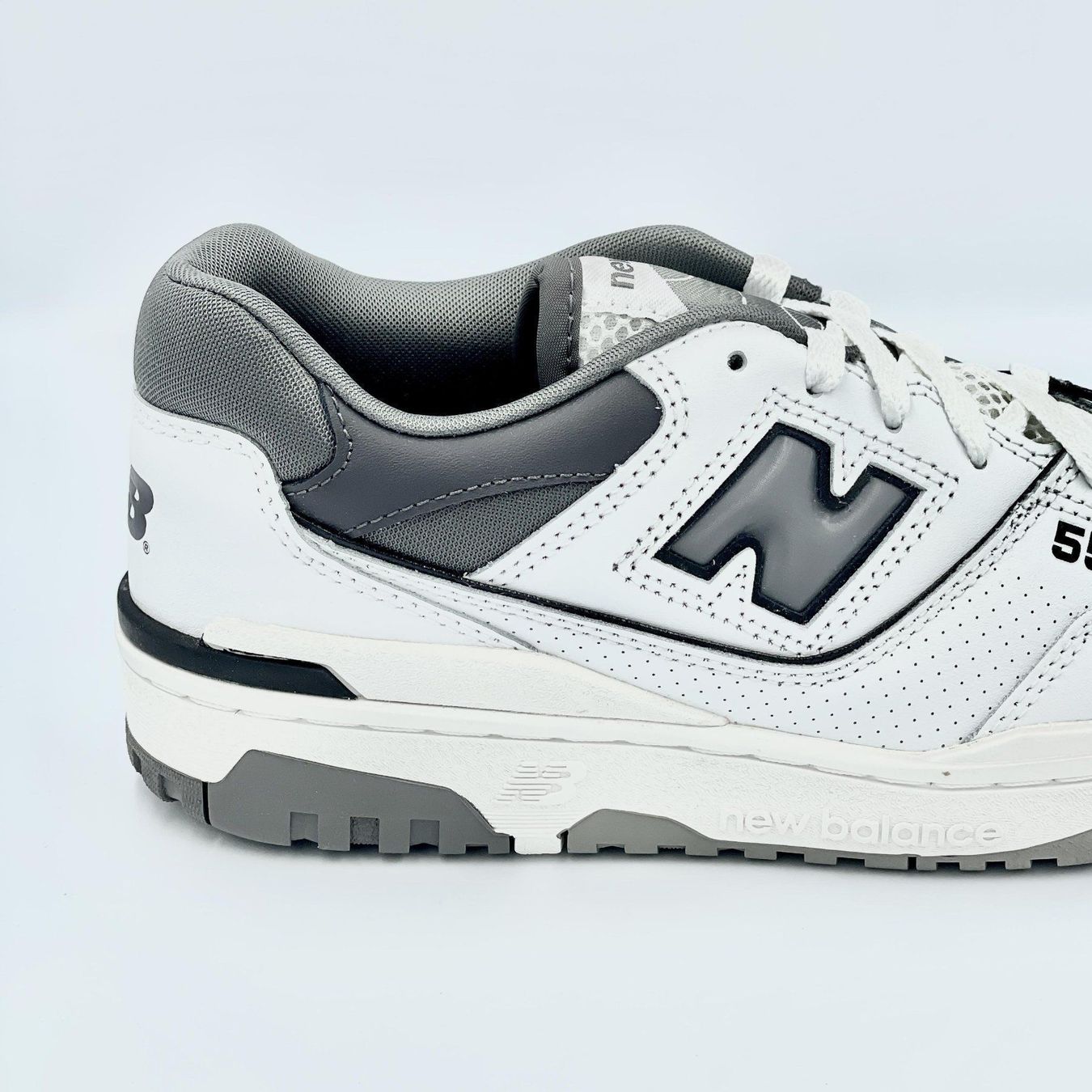 New Balance Scarpe da uomo: New Balance 550 White Dark Grey EU 40.5 – Nuovo e nell'imballaggio originale da Erlinsbach venduto da sasneakers 2