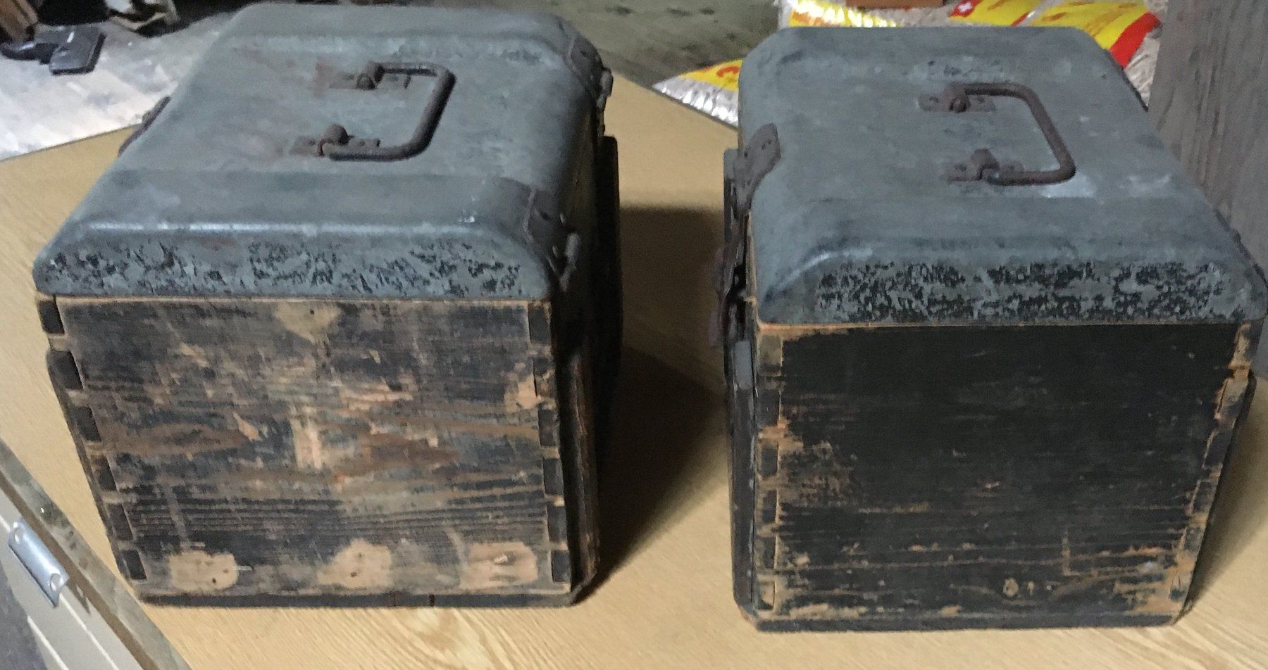 Attrezzatura & Pezzi di ricambio: 2 antike Munitionskisten, Holzkisten – Usato da Luzern venduto da Solanor13 4