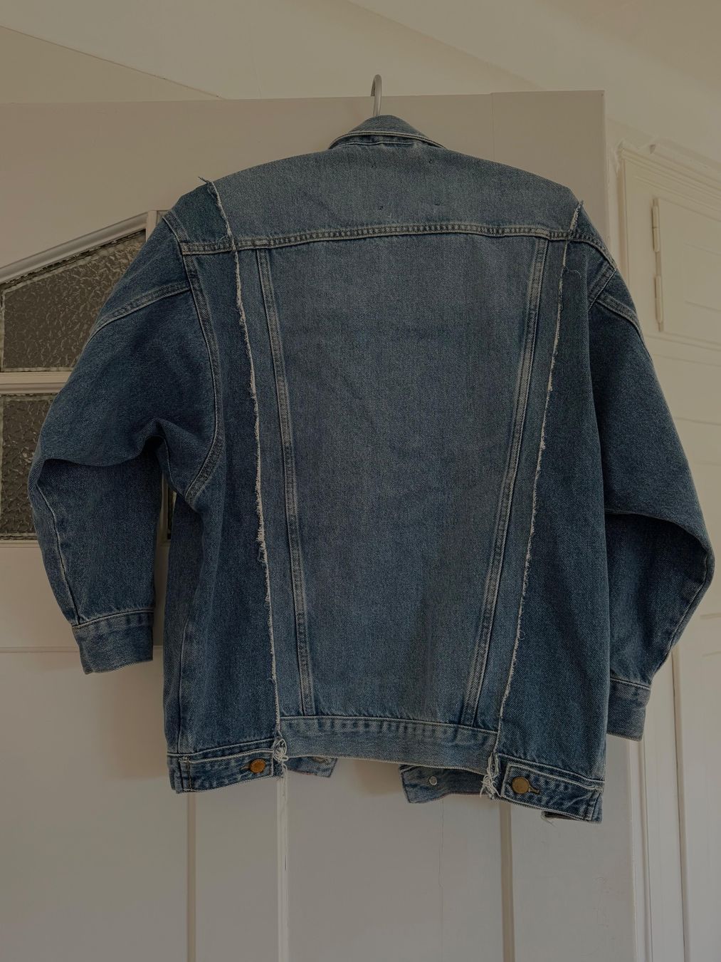 Essentiel Antwerp Jacken: Essentiel Antwerp Two-tone oversized denim jacket – Gebraucht aus Zürich von Lara13 2