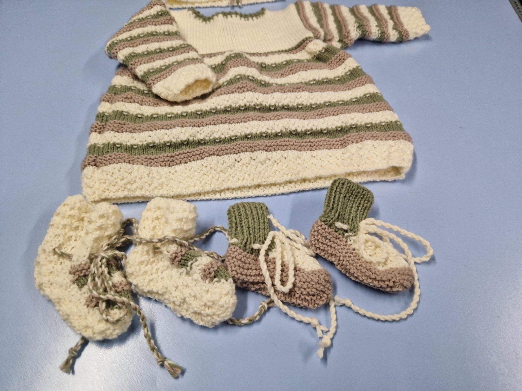Vestiti & Gonne: Ensemble robe tricoté main 6-12 mois UNIQUE – Nuovo e nell'imballaggio originale da St-Imier venduto da goodber 3