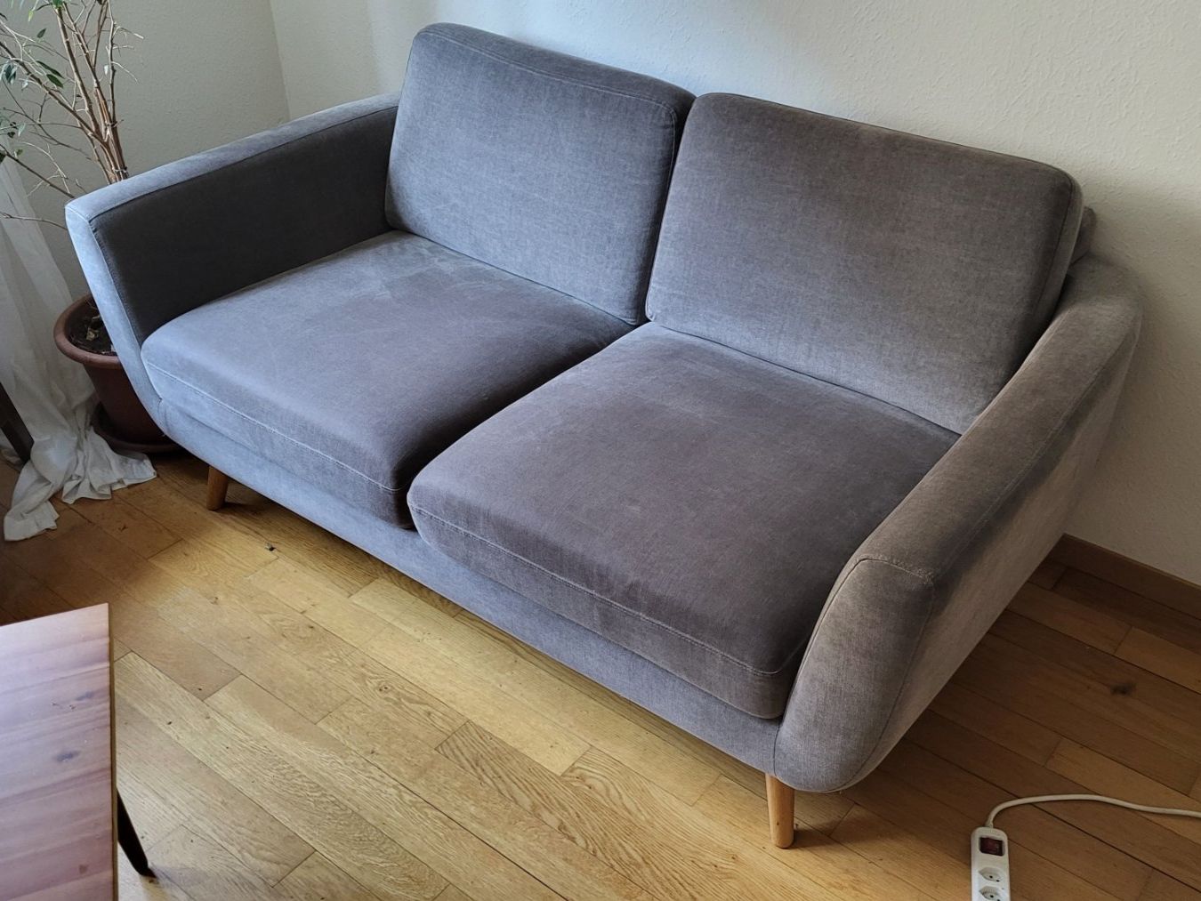 Sofas: Skandinavisches Sofa, 2 Sitzer, Stoff, Hellgrau – D'occasion à Bern par nic_x6gy