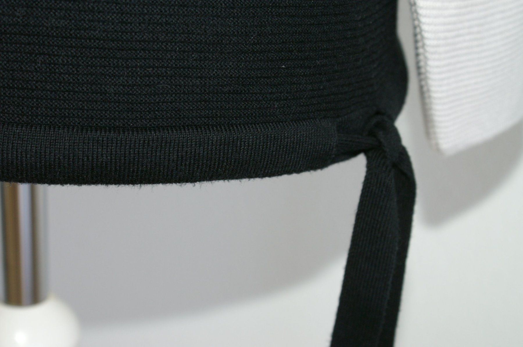 Monari Maglioni & Felpe: Pullover mit Silberdetails von monari, Gr. 36, schwarz/stein – Usato da Grüt (Gossau ZH) venduto da o-nyx 7