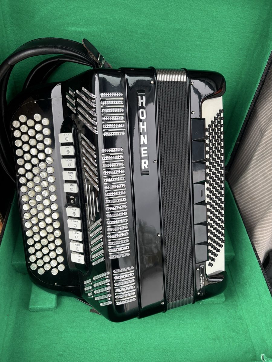Hohner Musikinstrumente: Hohner Fortuna de luxe  – Gebraucht aus Horw von Oergeli0074