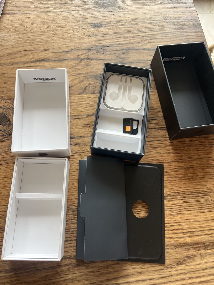 Apple Telefoni cellulari / Smartphones: Apple iPhone 4 & 5 Originalverpackung - Leere Boxen – Usato da Kerzers venduto da del13 3