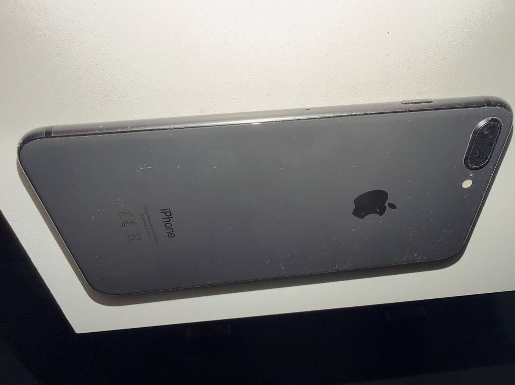 Telefoni cellulari / Smartphones: Iphone 8 plus 64GB space grey – Usato da Zürich venduto da Catiapal 2
