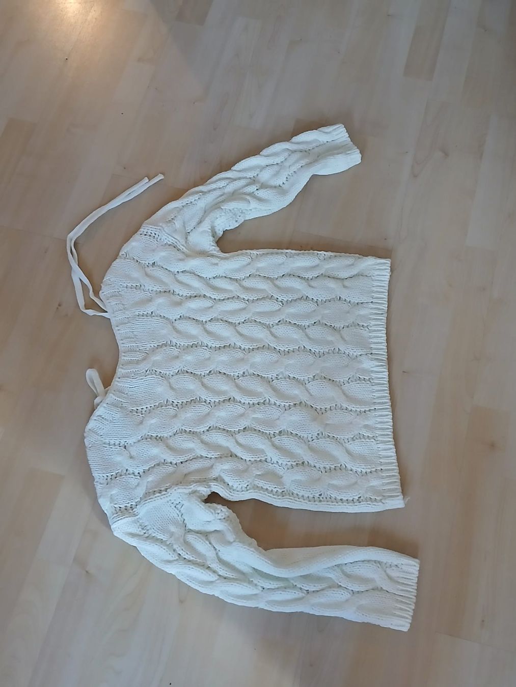 Maglioni & Felpe: Cremefarbener Zopfstrick-Pullover mit Bindebändern Gr. M – Usato da Zürich venduto da best-in-town 1