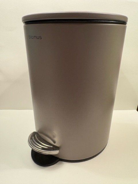 Blomus Cestini per rifiuti: Blomus Treteimer mit Deckel beige neuwertig – Usato da Basel venduto da dav_b5gb