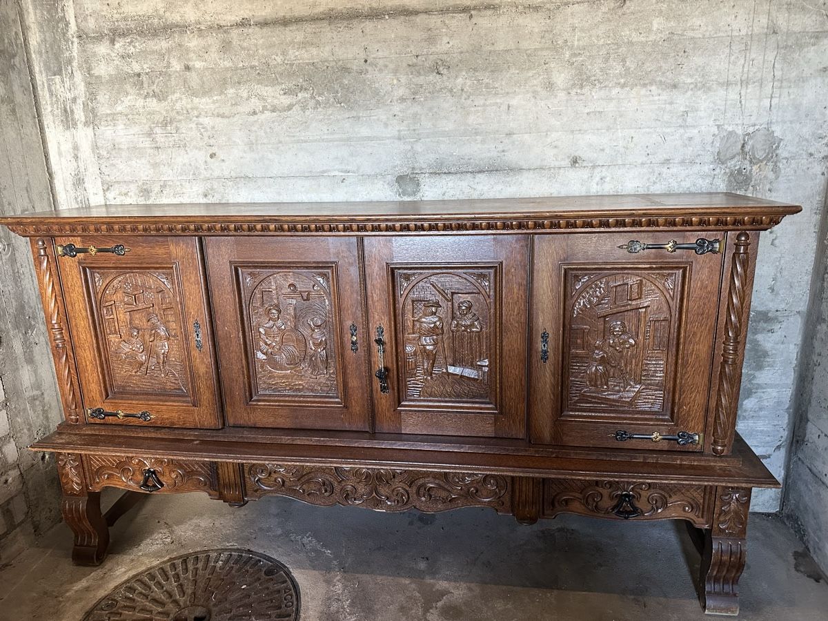 Credenze: Antique Sideboard carved wood 4 doors usable condition – Usato da Spiegel b. Bern venduto da phu_bdy9 1