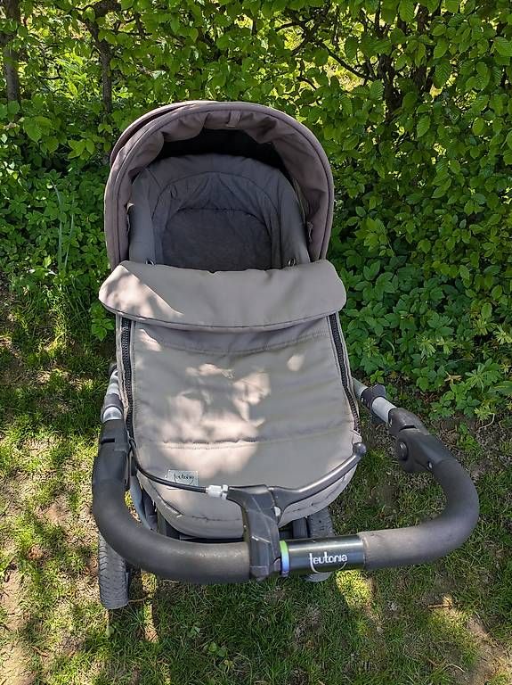 Teutonia Carrozzine: Teutonia Kinderwagen taupe – Usato da Jegenstorf venduto da Klondiki 1