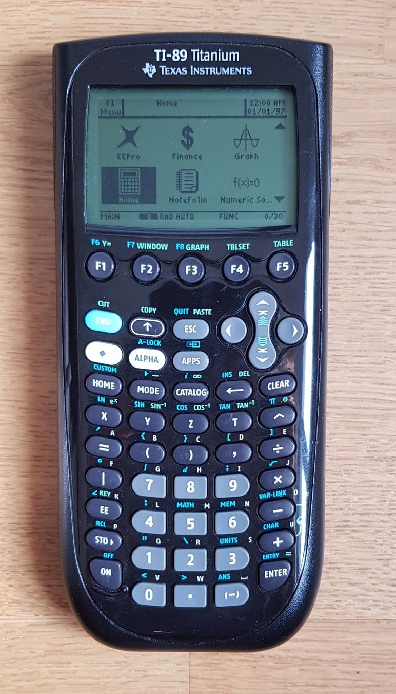Taschenrechner: Texas Instruments TI-89 Titanium Grafikrechner mit Deckel – Gebraucht aus Schaffhausen von luky17