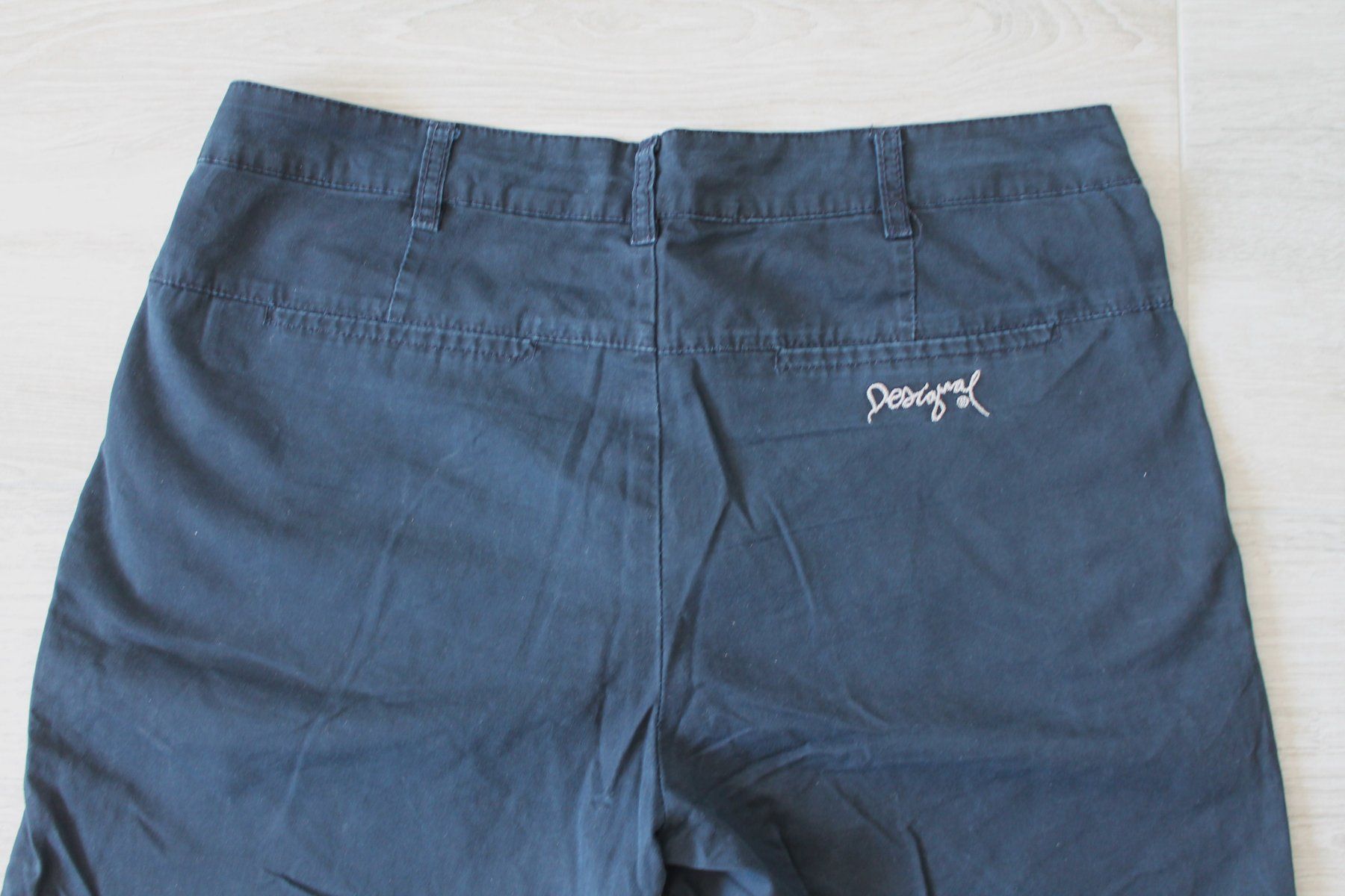 Desigual Pantaloni: Pantalon DESIGUAL taille 40 – Usato da Chez-le-Bart venduto da jasse 2