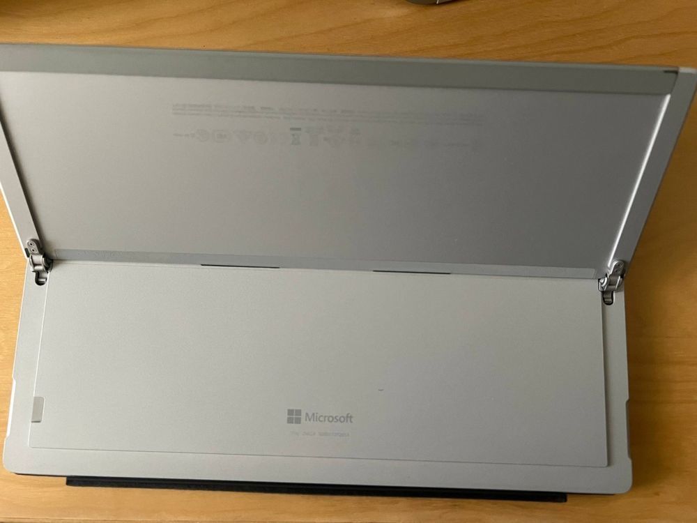 Microsoft Notebook: Microsoft Surface Pro 5 | i5 | 8Gb RAM | 256SSD | Win10 Pro – Usato da Brunnen venduto da costavicentina 2