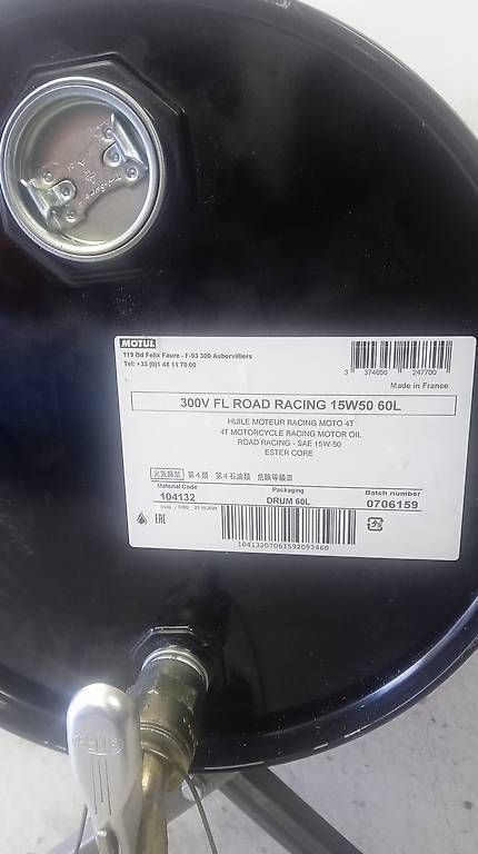 Oli & Additivi: Motul 15W50 Racing – Usato da Zizers venduto da AstraT 1