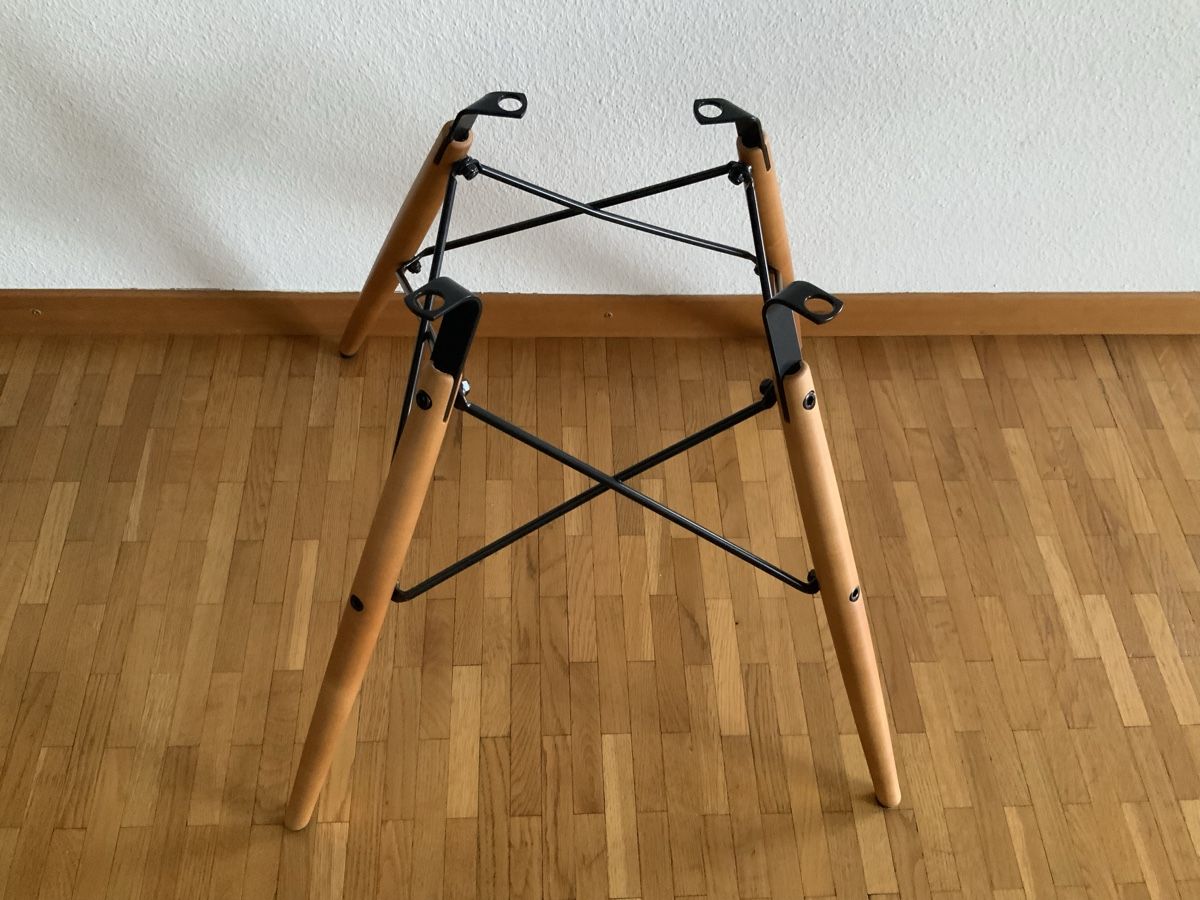 Eames Poltrone: Vitra: piètement neuf pour fauteuil Eames DAW – Nuovo (secondo la descrizione) da Genève venduto da Taracolac20