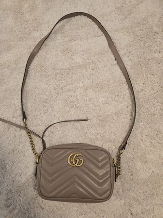 Gucci GG Marmont Camera Bag in Beige/Taupe Neuwertig